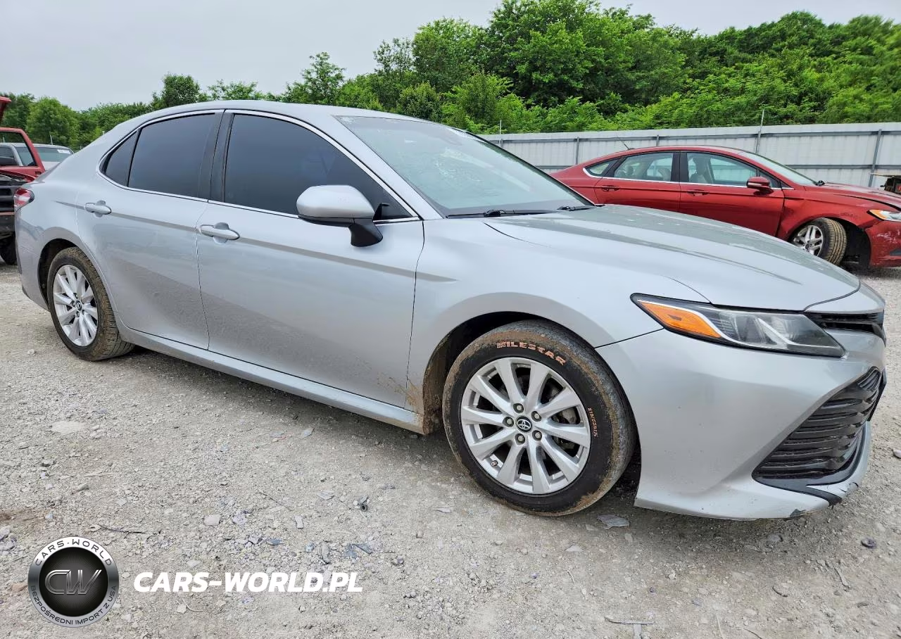 2018 Toyota Camry Le VIN:4T1B11HK8JU523354 - 4