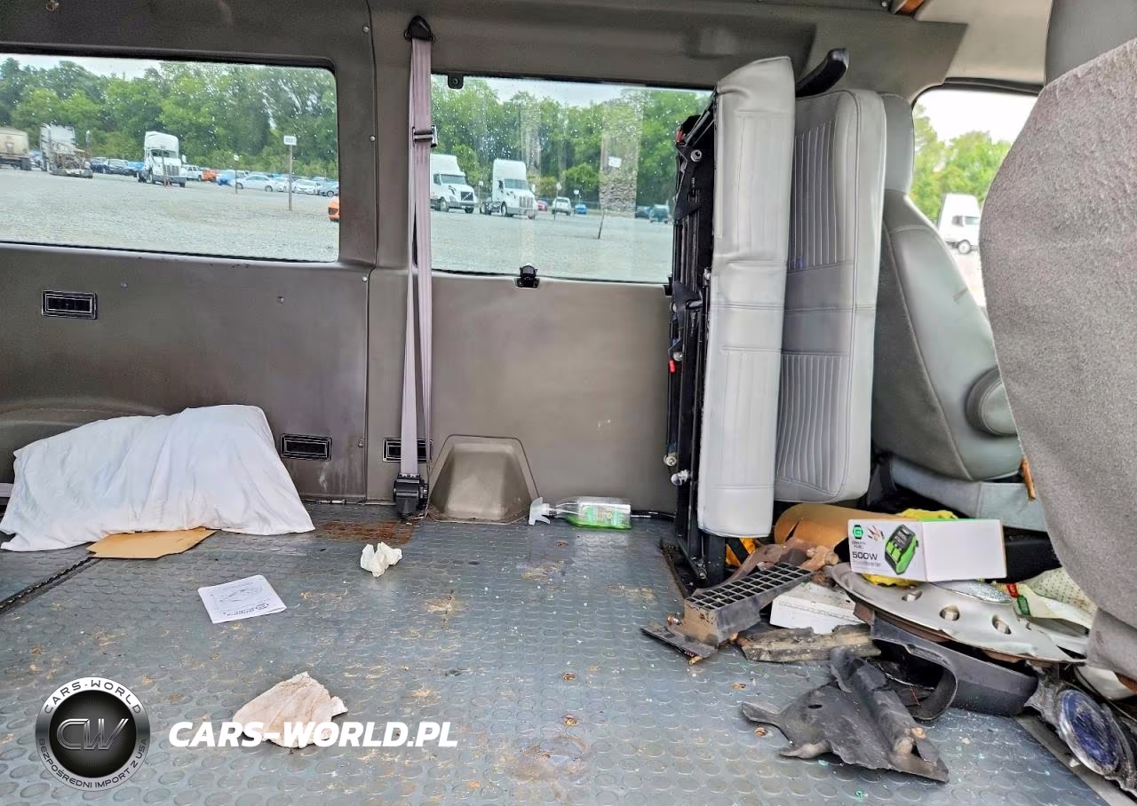 2010 Ford E250 Delivery Van VIN:1FTNS2EW5ADA21526 - 11