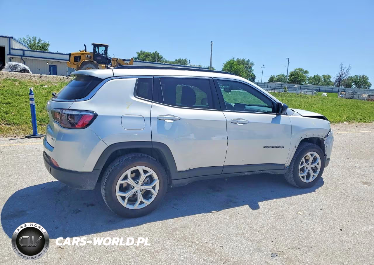 2024 Jeep Compass Latitude VIN:3C4NJDBN9RT111388 - 3