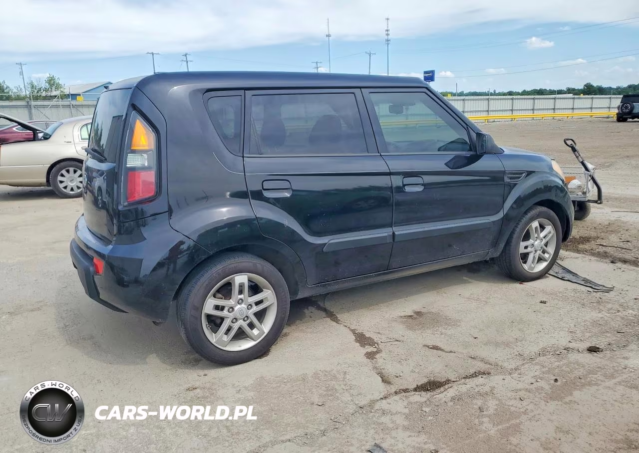 2010 Kia Soul + VIN:KNDJT2A21A7079582 - 3