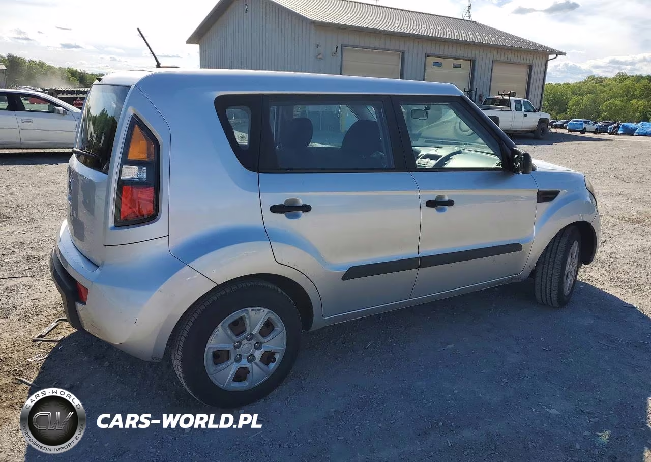 2011 Kia Soul Base VIN:KNDJT2A15B7332492 - 3