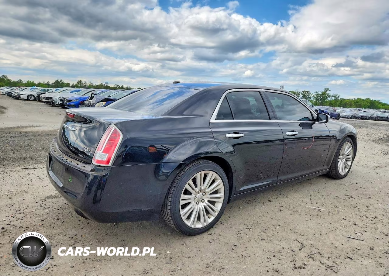2013 Chrysler 300C Varvatos VIN:2C3CCADT1DH621722 - 3