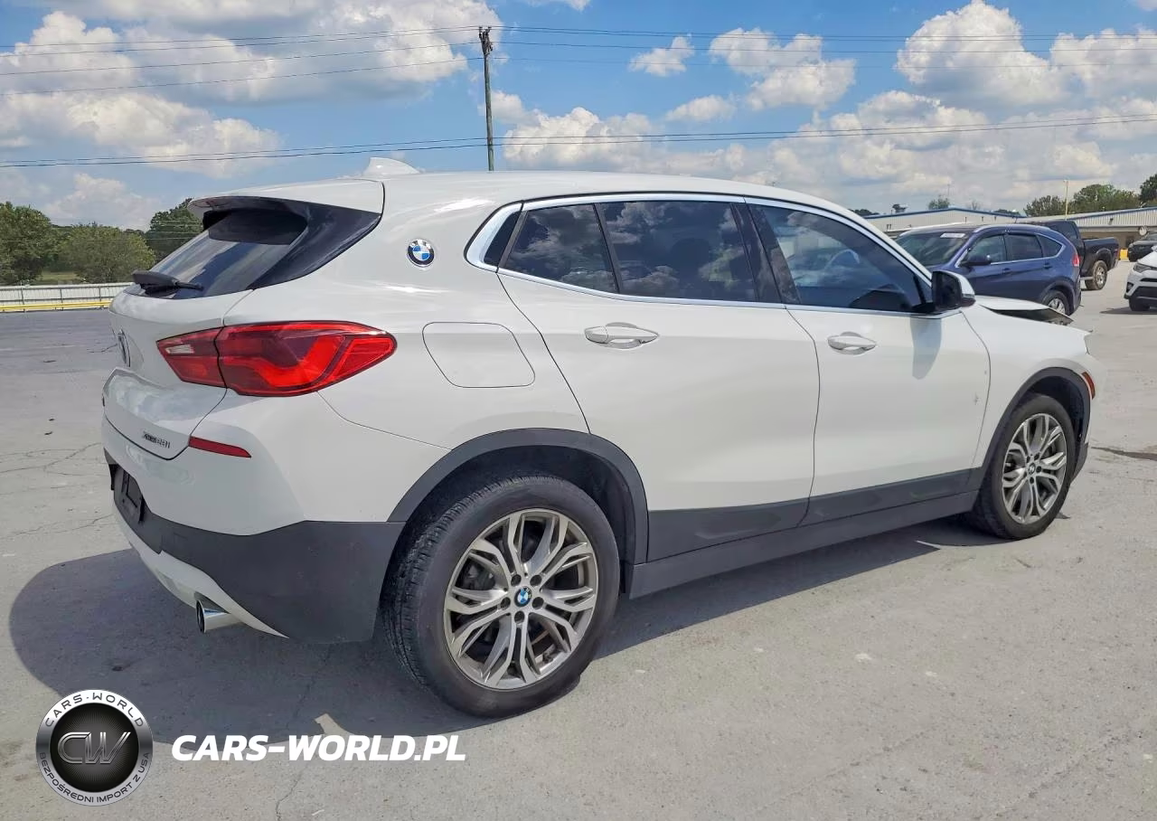 2018 BMW X2 xDrive28I VIN:WBXYJ5C36JEF75314 - 3