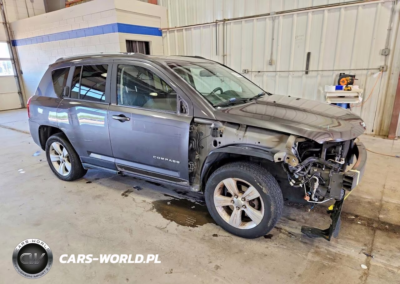 2016 Jeep Compass Latitude VIN:1C4NJCEA1GD628206 - 4
