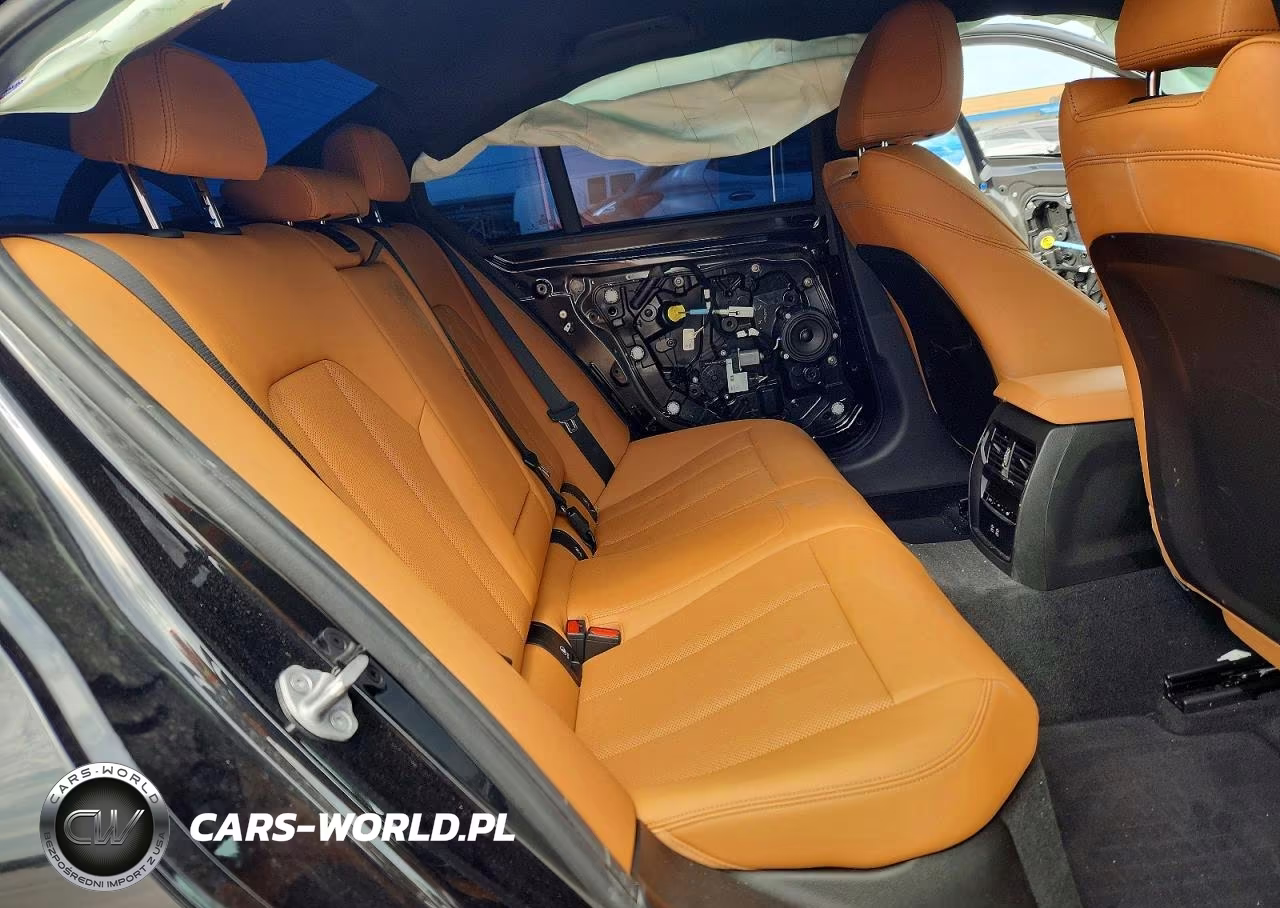 2024 BMW 330I VIN:3MW69FF03R8E09863 - 10