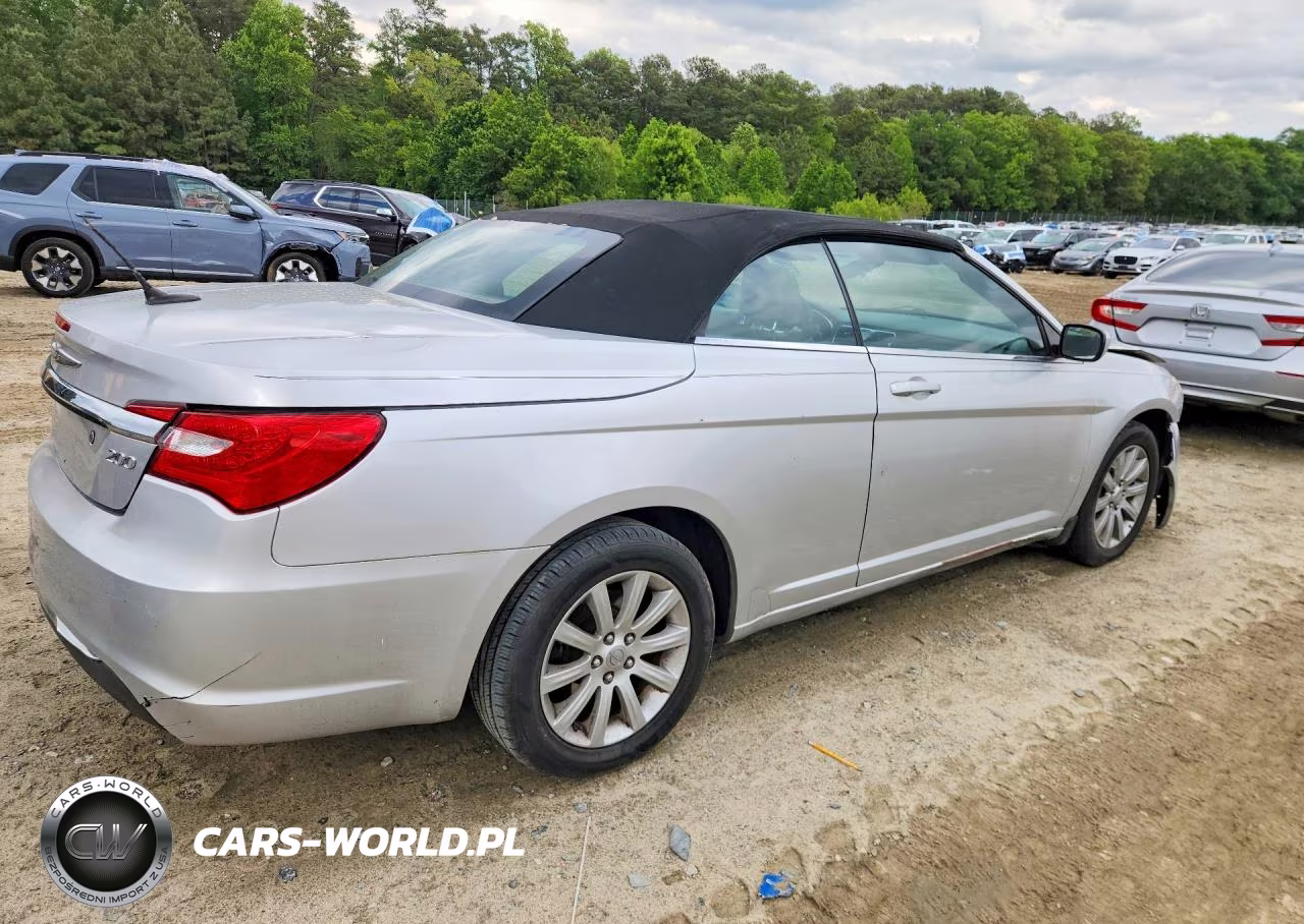 2012 Chrysler 200 Touring VIN:1C3BCBEBXCN121975 - 3