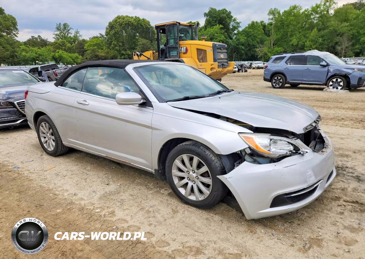 2012 Chrysler 200 Touring VIN:1C3BCBEBXCN121975 - 4