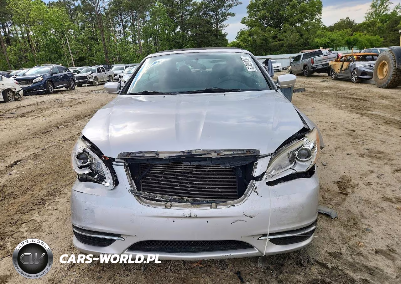 2012 Chrysler 200 Touring VIN:1C3BCBEBXCN121975 - 5