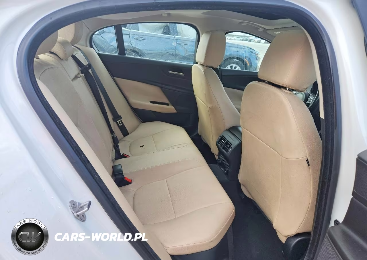 2017 Jaguar Xe Premium VIN:SAJAD4BN7HA971335 - 10