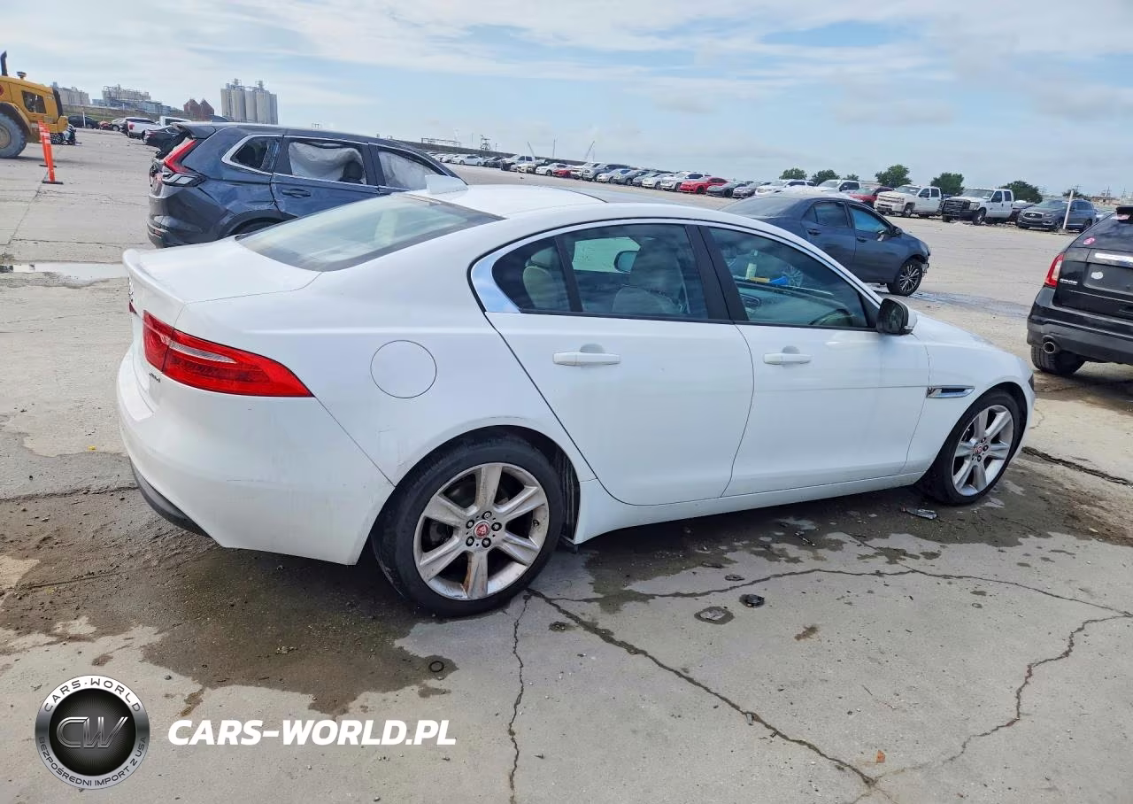 2017 Jaguar Xe Premium VIN:SAJAD4BN7HA971335 - 3