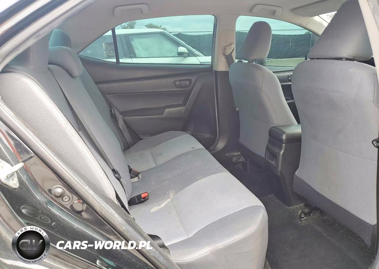 2018 Toyota Corolla L VIN:5YFBURHE3JP836216 - 10
