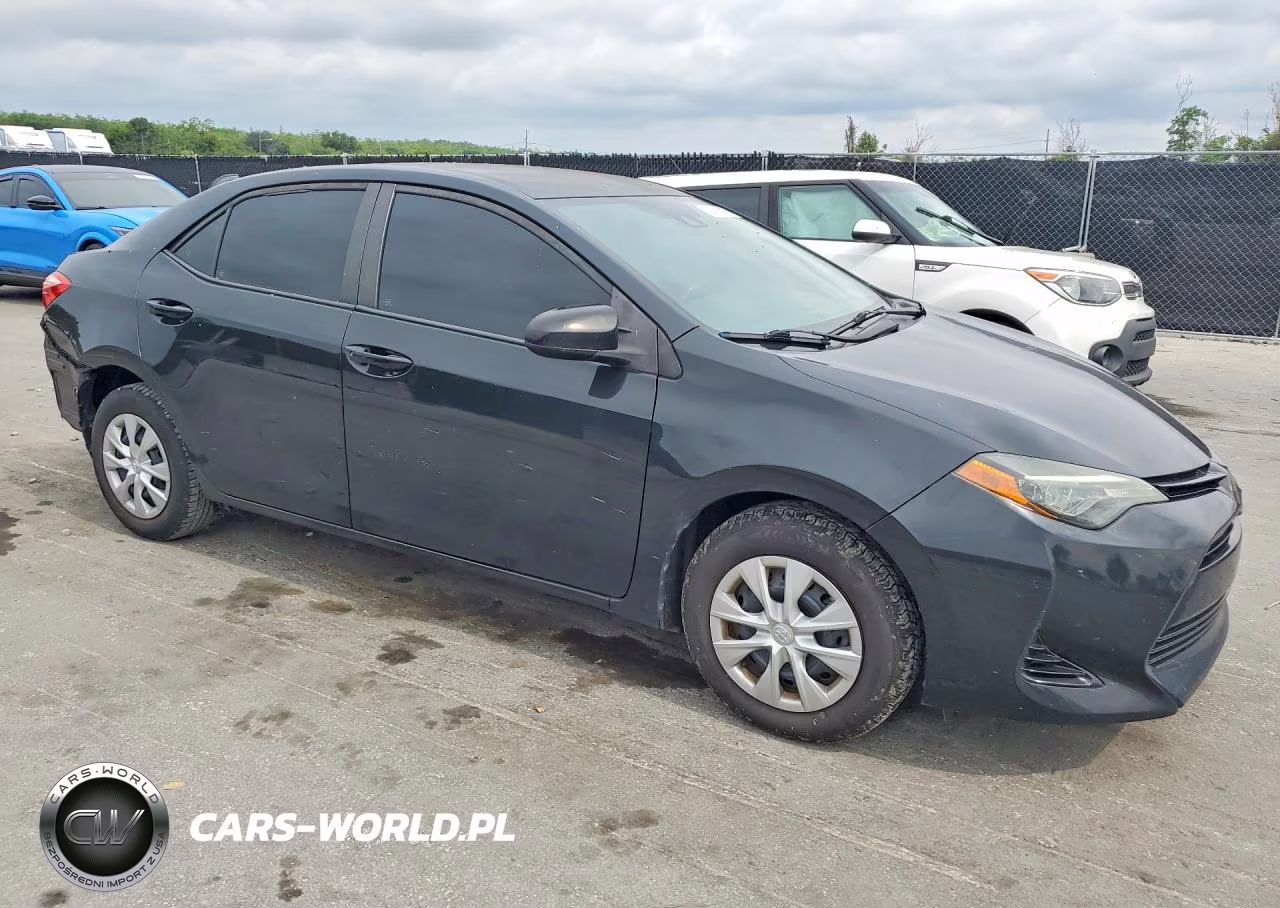 2018 Toyota Corolla L VIN:5YFBURHE3JP836216 - 4