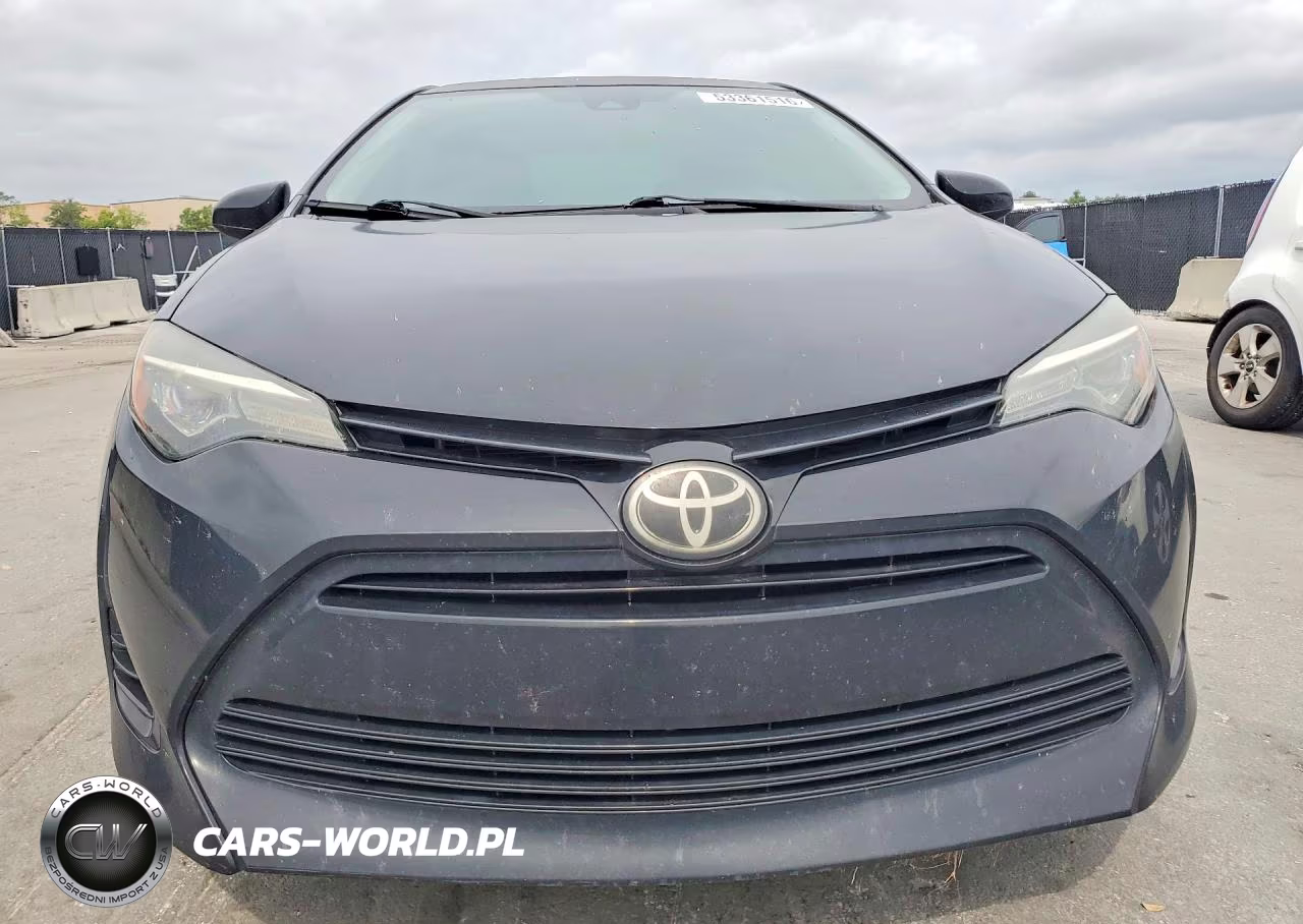 2018 Toyota Corolla L VIN:5YFBURHE3JP836216 - 5