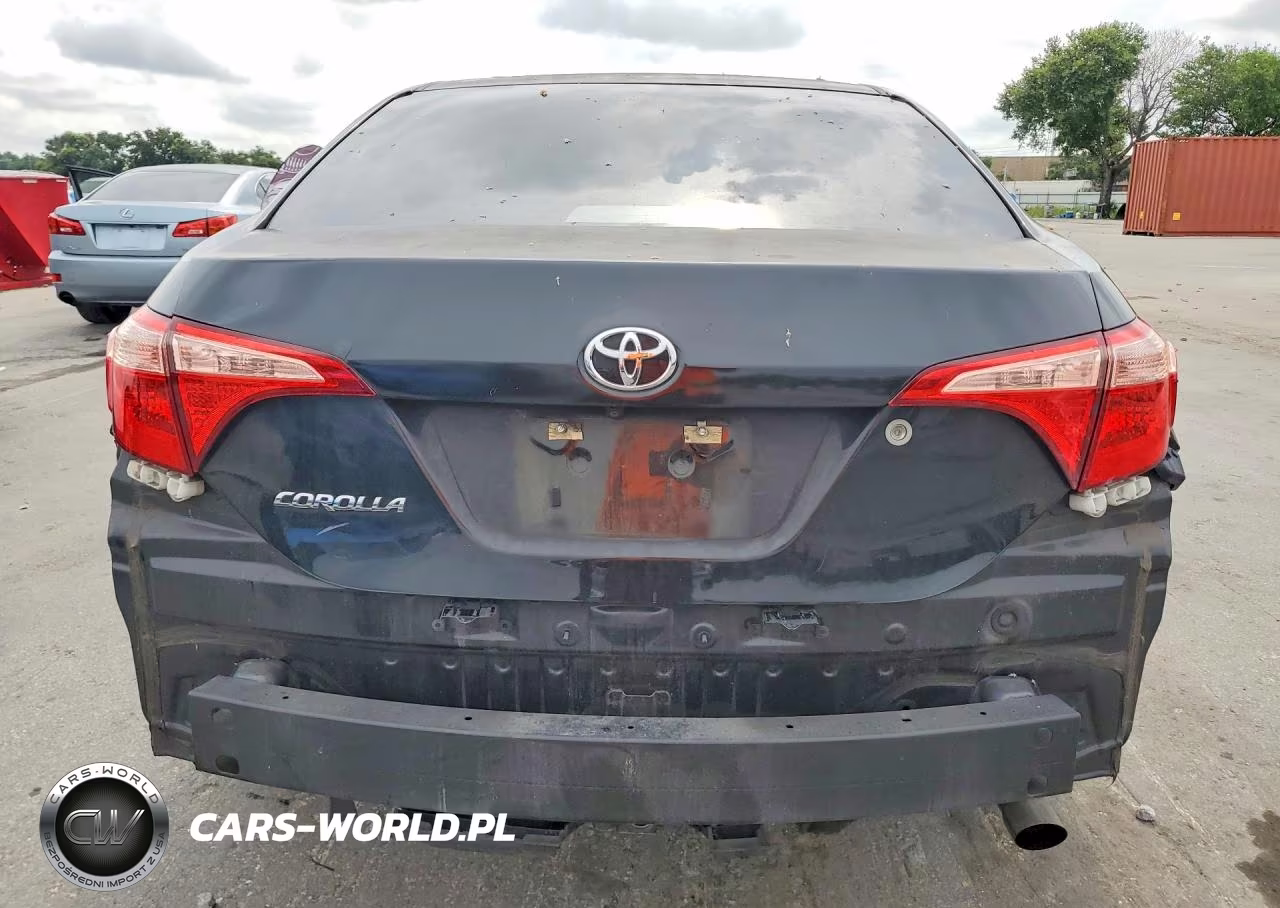 2018 Toyota Corolla L VIN:5YFBURHE3JP836216 - 6