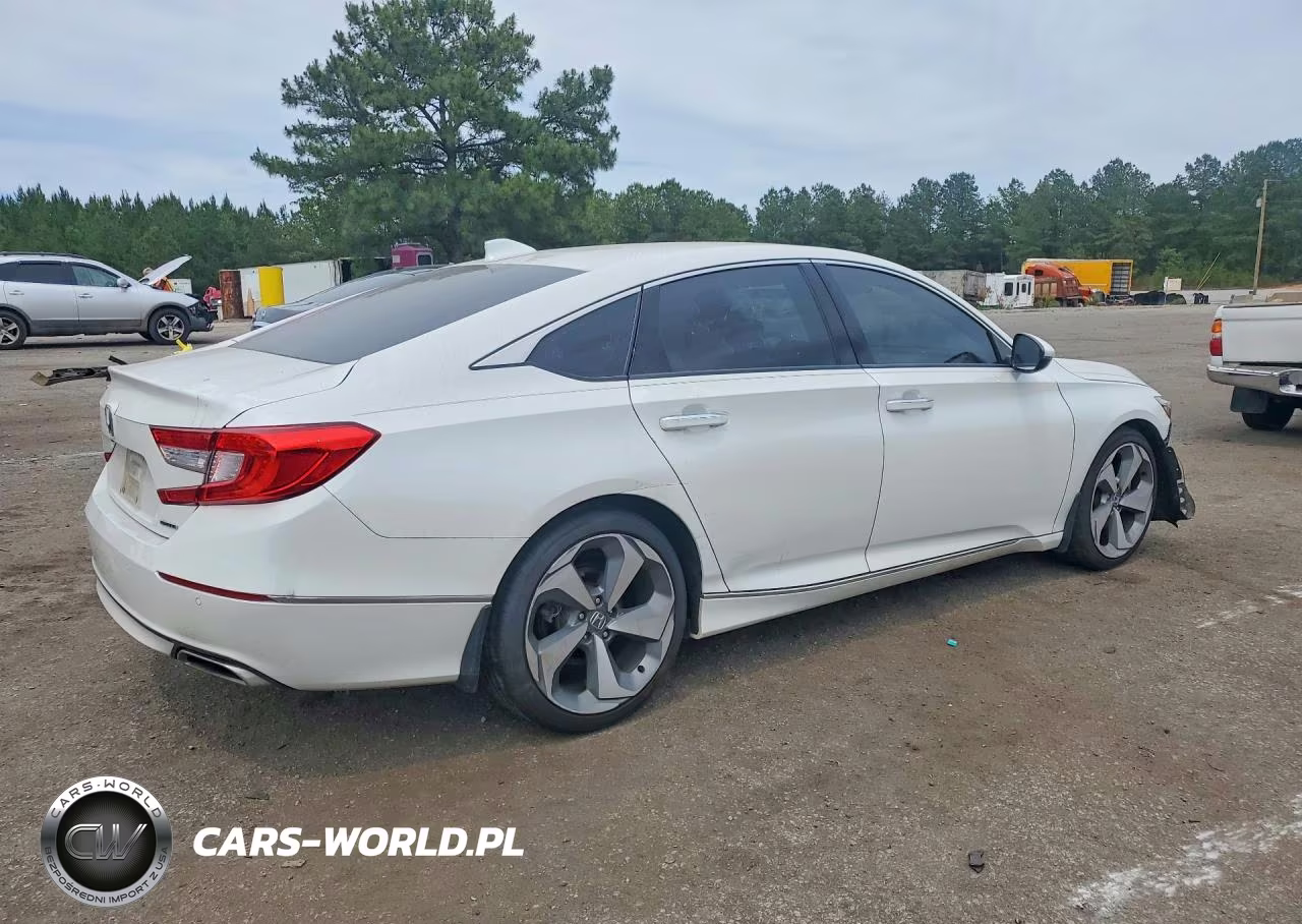 2018 Honda Accord Touring VIN:1HGCV1F91JA161061 - 3