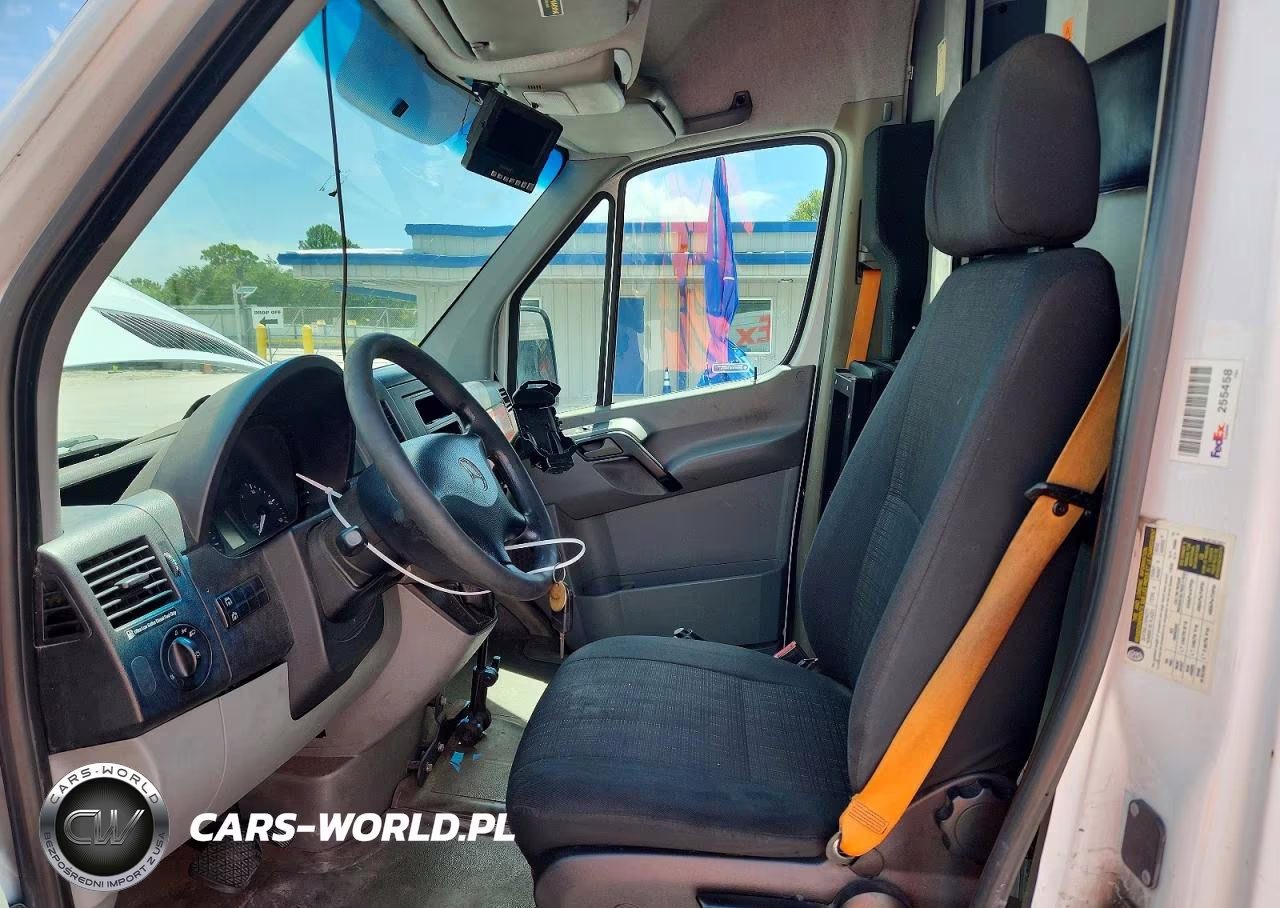 2015 Mercedes Benz Sprinter 2500 Delivery Van VIN:WD3PE8DB2FP124940 - 7