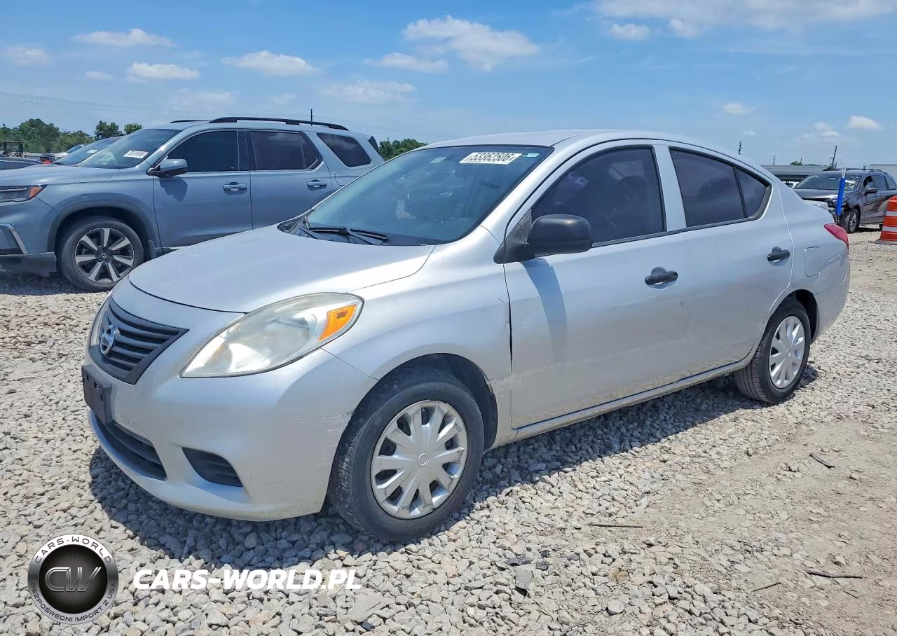 2013 Nissan Versa 1.6 S – zdjęcie 1 z 12