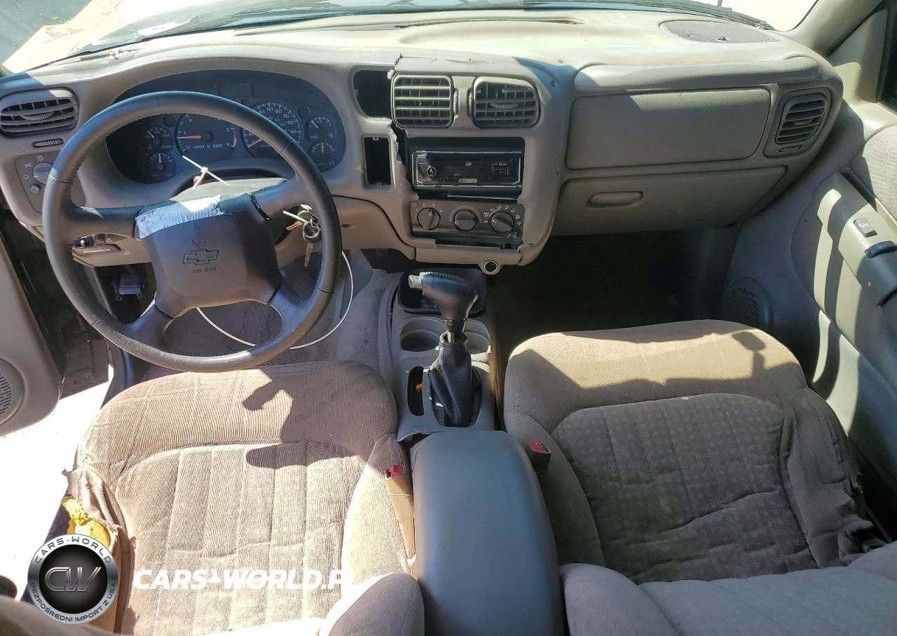 2005 Chevrolet Blazer VIN:1GNCS18XX5K107672 - 8