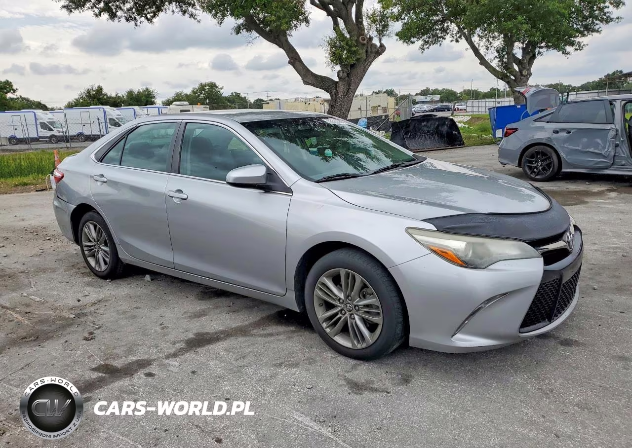 2015 Toyota Camry Se VIN:4T1BF1FK7FU959205 - 4
