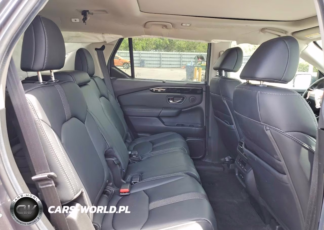2025 Honda Pilot Touring VIN:5FNYG1H73SB032659 - 11