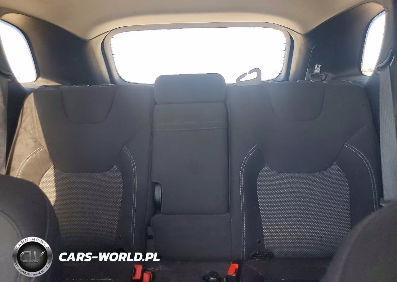 2019 Jeep Cherokee Latitude VIN:1C4PJLCB9KD221523 - 10