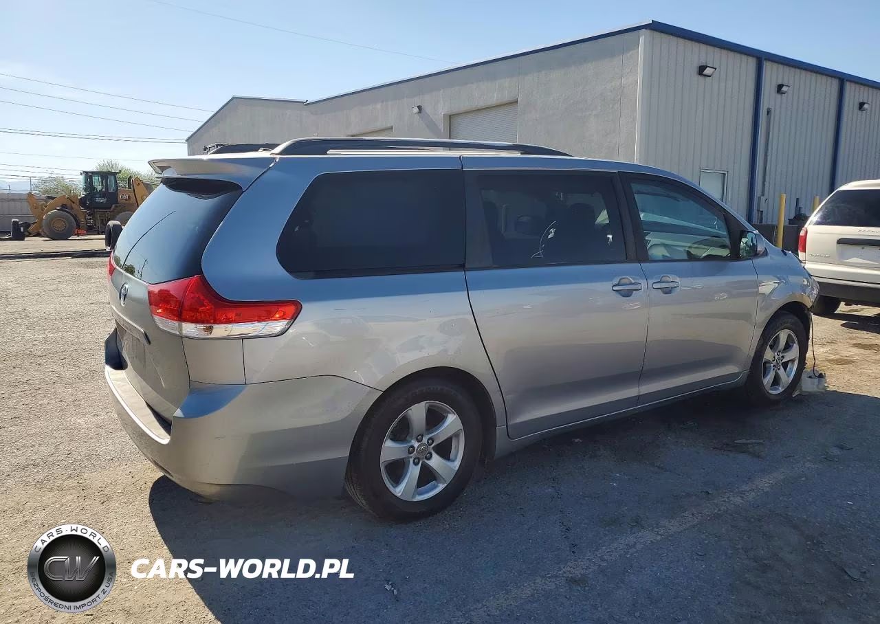 2011 Toyota Sienna Le VIN:5TDKK3DC8BS011904 - 3