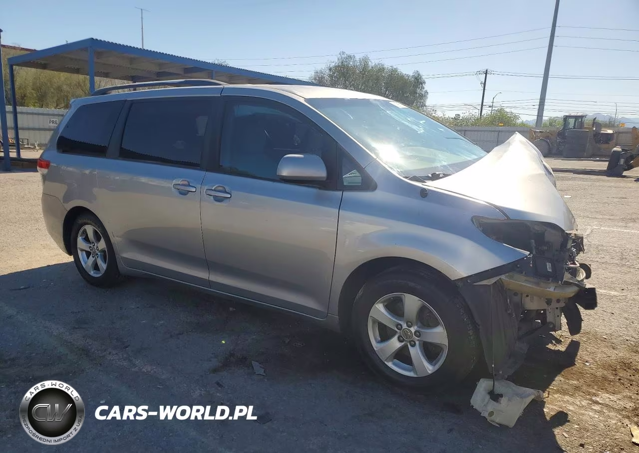 2011 Toyota Sienna Le VIN:5TDKK3DC8BS011904 - 4