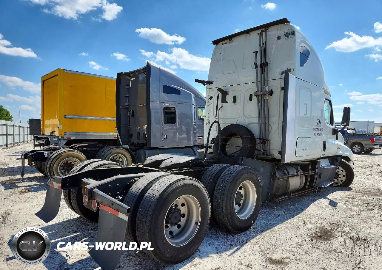 2018 Freightliner Cascadia 125 Semi Truck VIN:3AKJGLDV5JDKD0685 - 4