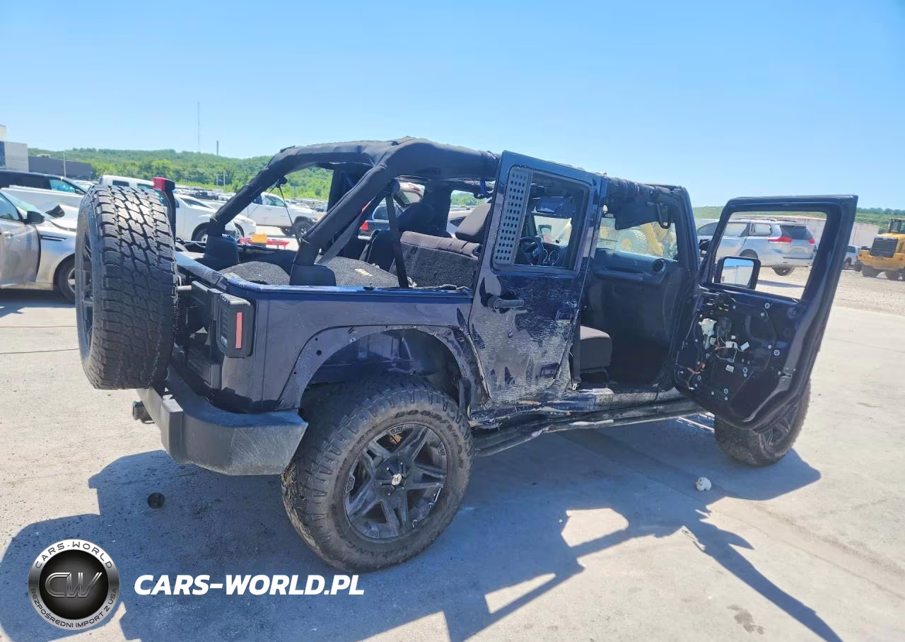 2013 Jeep Wrangler Unlimited Sport VIN:1C4BJWDG1DL513648 - 3
