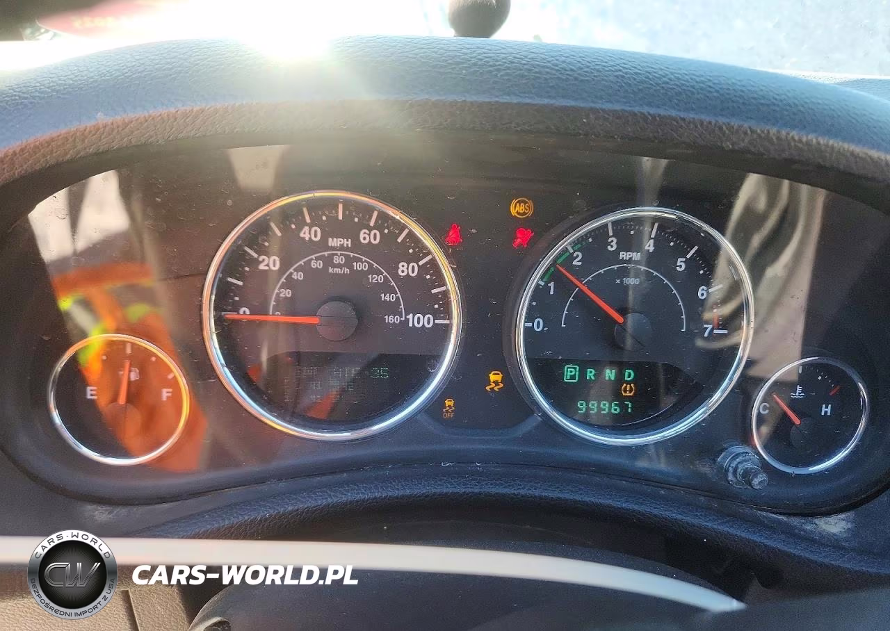 2013 Jeep Wrangler Unlimited Sport VIN:1C4BJWDG1DL513648 - 9