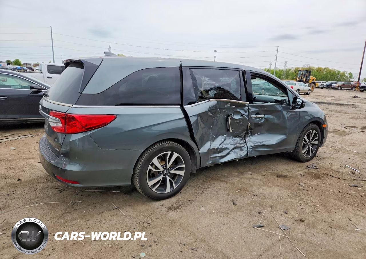 2018 Honda Odyssey Elite VIN:5FNRL6H94JB091877 - 3