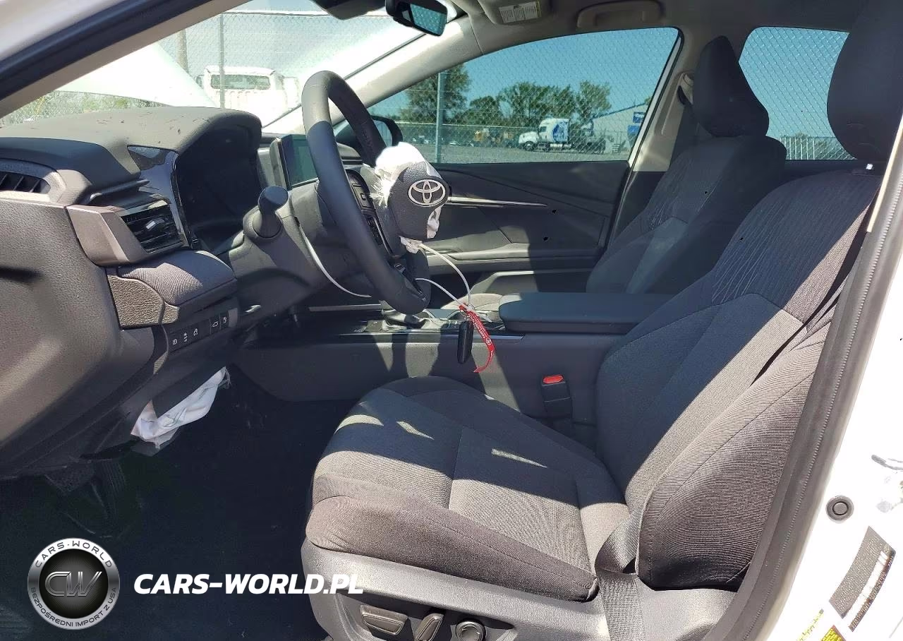 2025 Toyota Camry Le VIN:4T1DAACKXSU649541 - 7