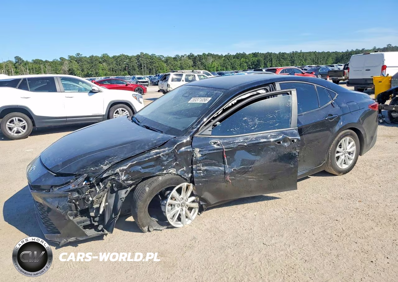 2025 Toyota Camry Le – zdjęcie 1 z 12