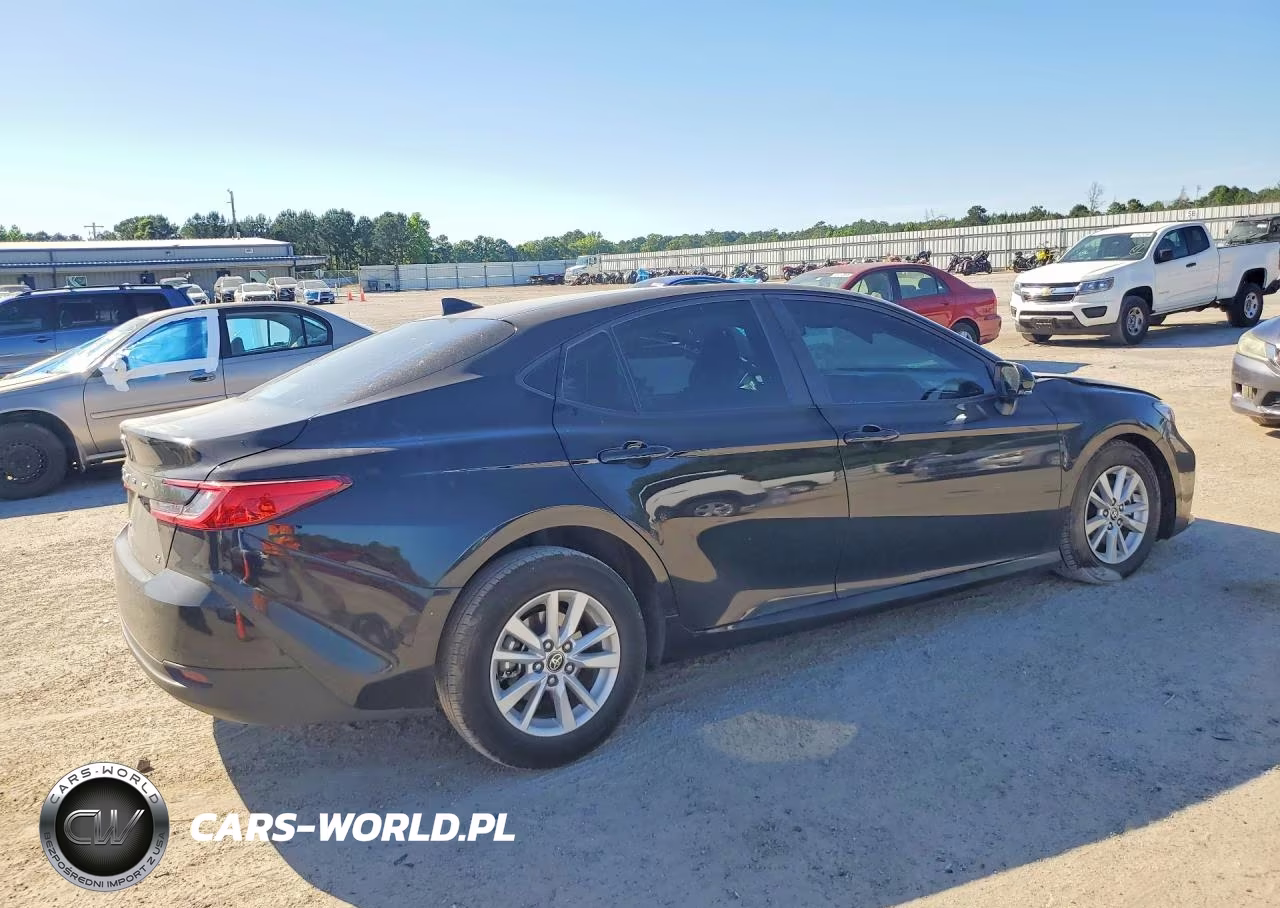 2025 Toyota Camry Le VIN:4T1DAACKXSU190396 - 3