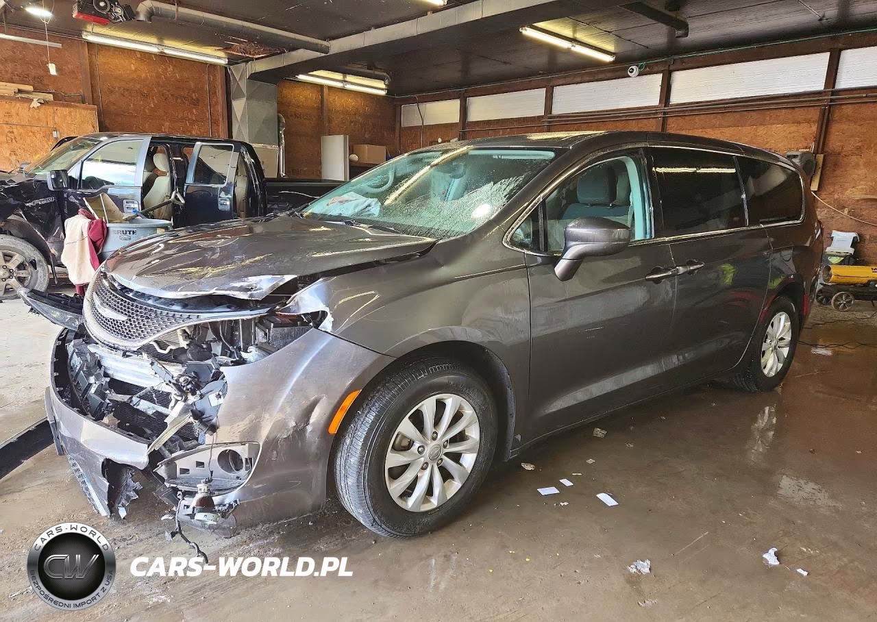 2020 Chrysler Pacifica Touring