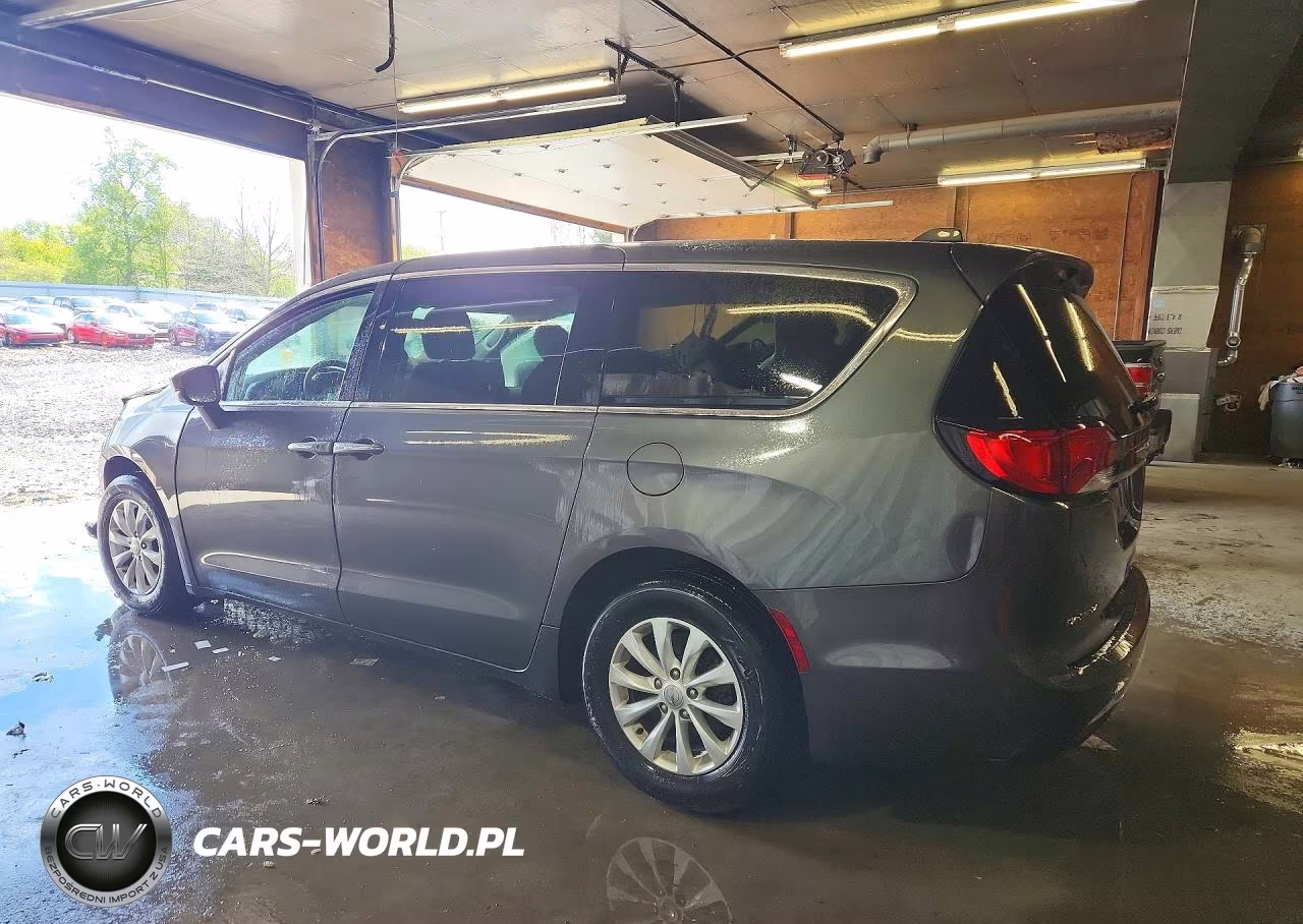 2020 Chrysler Pacifica Touring VIN:2C4RC1FG3LR102167 - 2