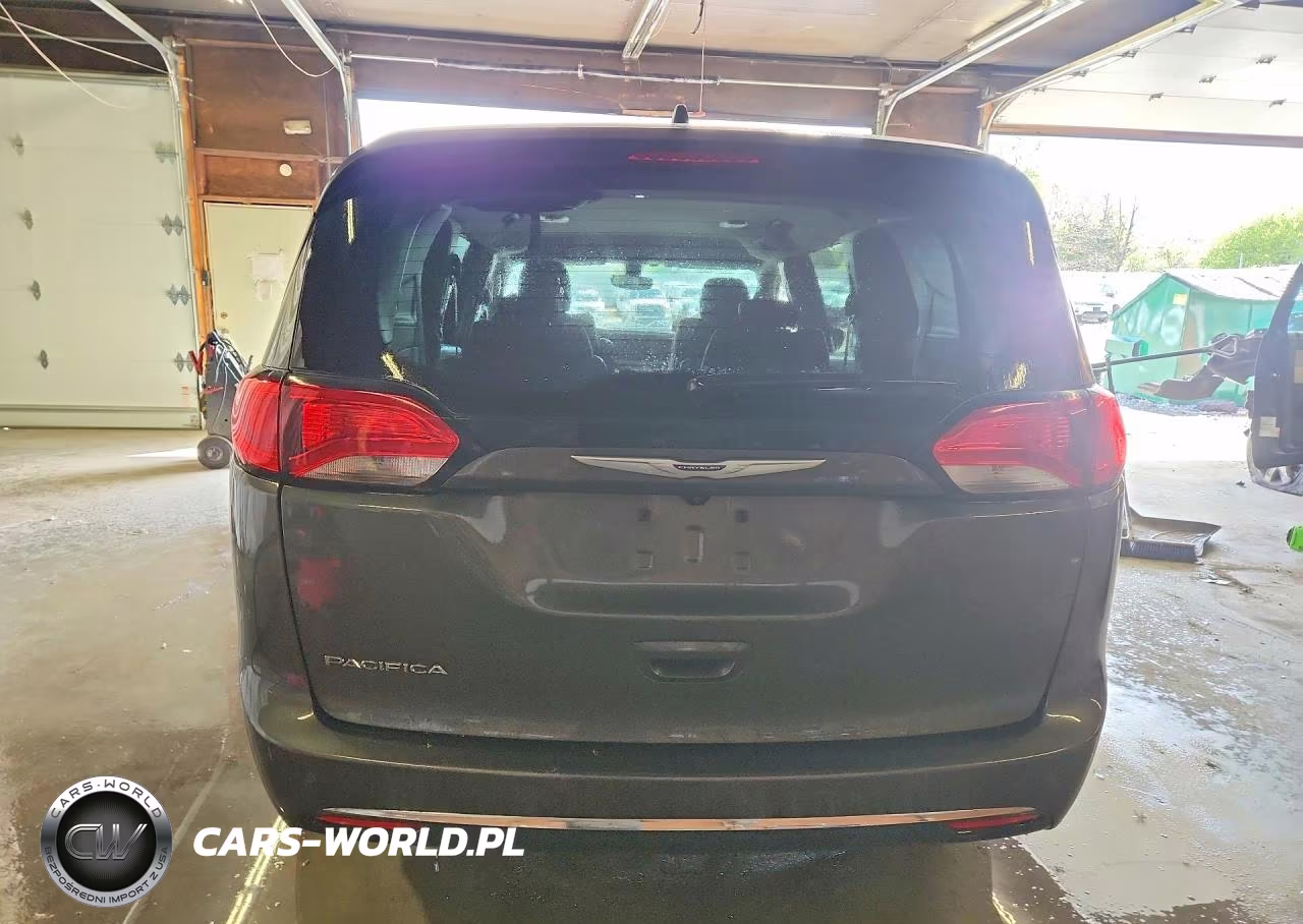 2020 Chrysler Pacifica Touring VIN:2C4RC1FG3LR102167 - 6