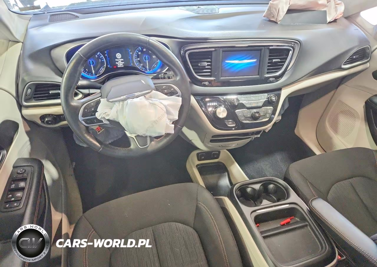 2020 Chrysler Pacifica Touring VIN:2C4RC1FG3LR102167 - 8