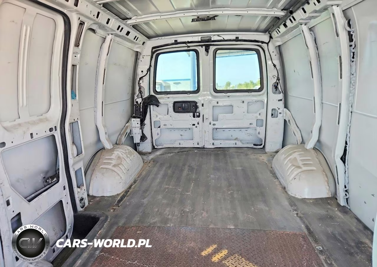 2017 Chevrolet Express G2500 VIN:1GCWGAFFXH1113208 - 10