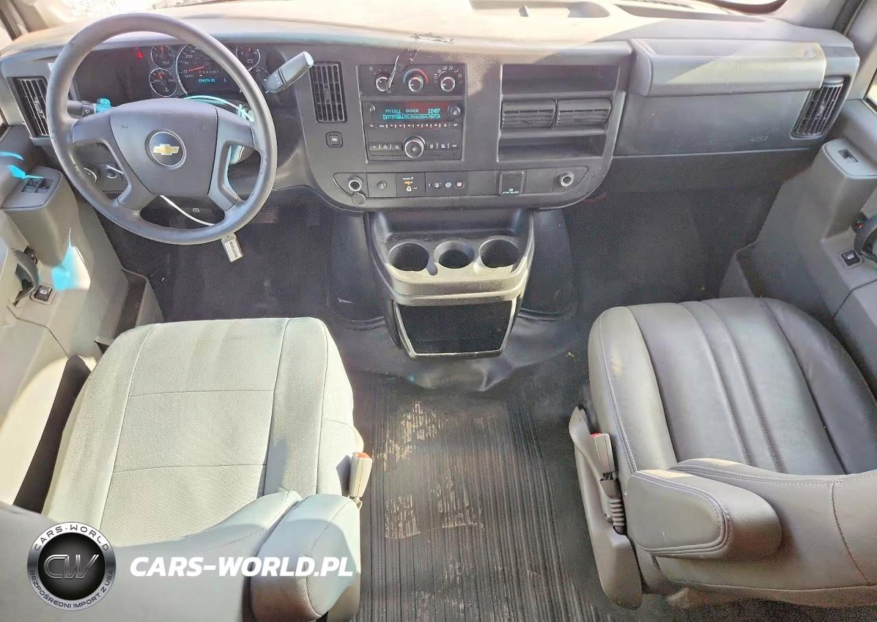 2017 Chevrolet Express G2500 VIN:1GCWGAFFXH1113208 - 8