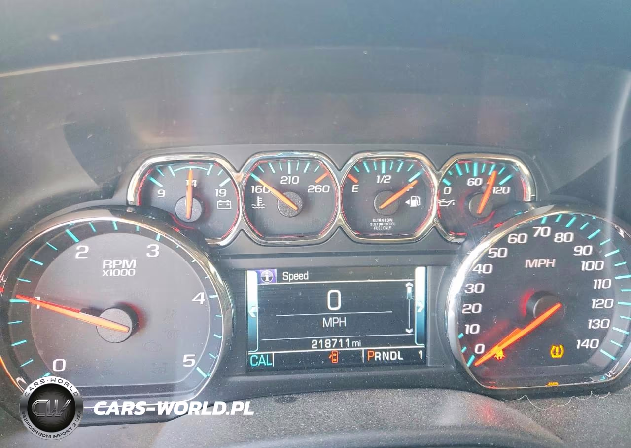 2019 Chevrolet Silverado K2500 High Country VIN:1GC1KUEY5KF135415 - 9