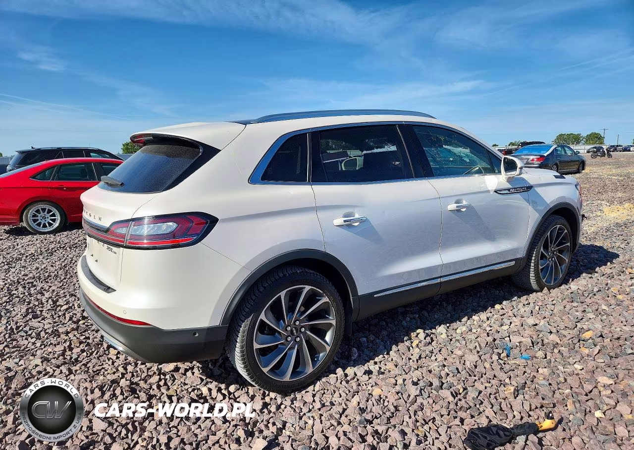 2019 Lincoln Nautilus Reserve VIN:2LMPJ8L93KBL41947 - 3