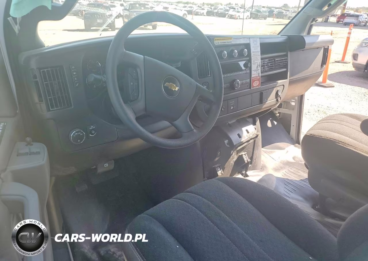 2025 Chevrolet Express 2500 Cargo Delivery Van VIN:1GCWGAFP751260425 - 8