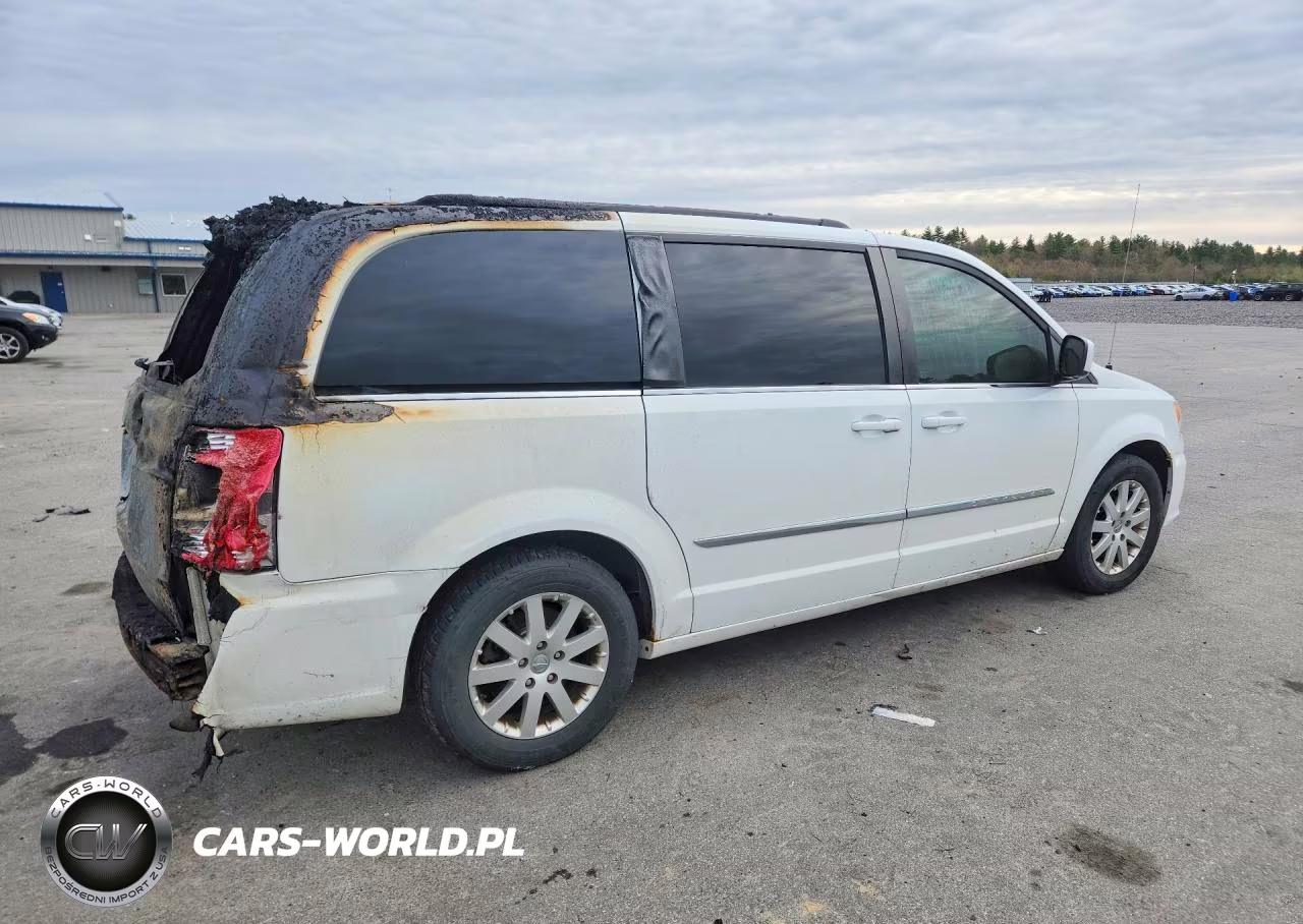 2014 Chrysler Town & Country Touring VIN:2C4RC1BG8ER138381 - 3