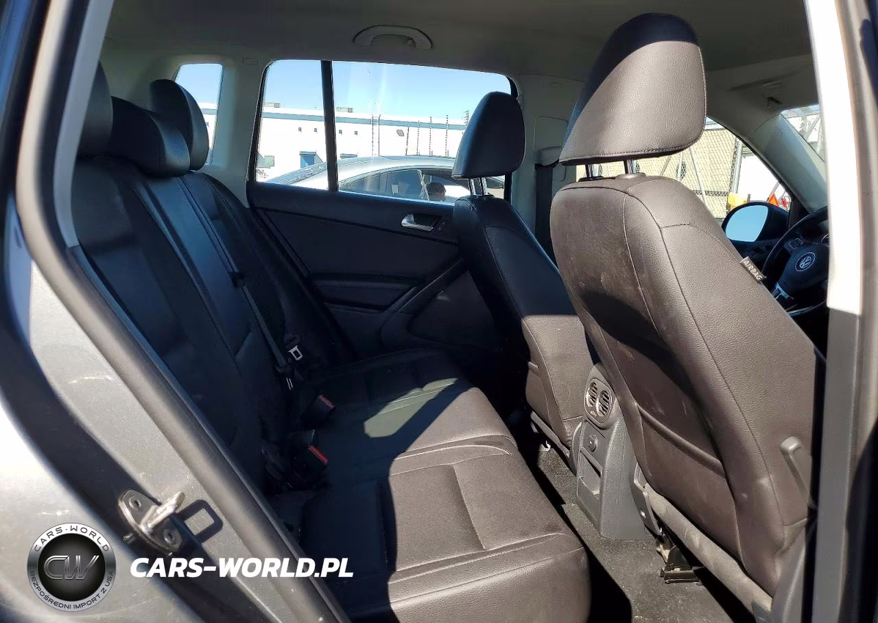 2017 Volkswagen Tiguan S VIN:WVGAV7AXXHK030001 - 11