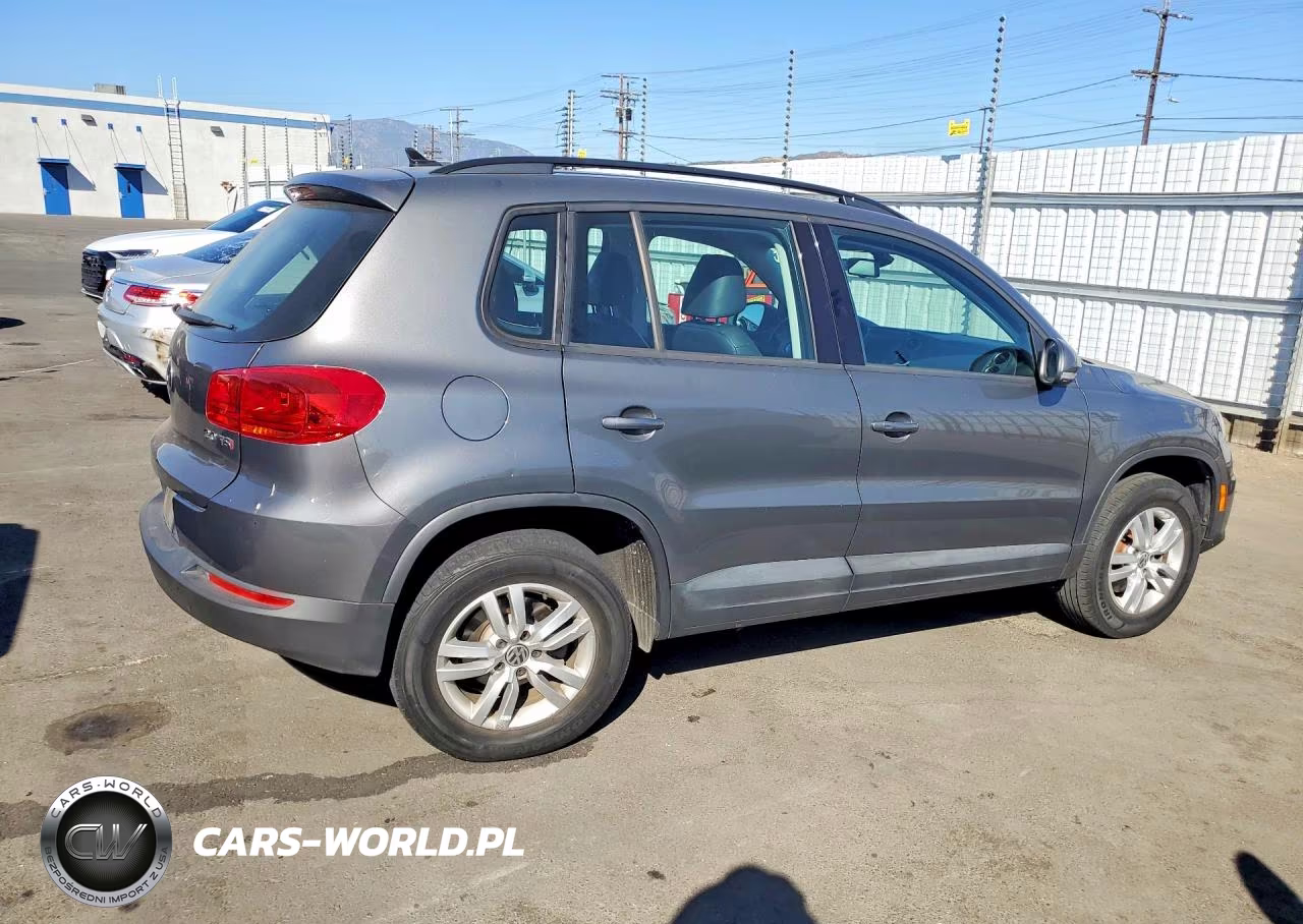 2017 Volkswagen Tiguan S VIN:WVGAV7AXXHK030001 - 3
