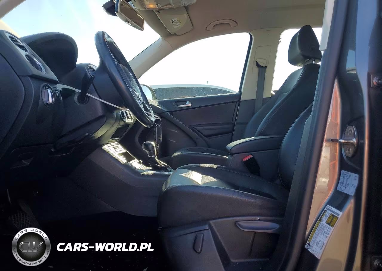 2017 Volkswagen Tiguan S VIN:WVGAV7AXXHK030001 - 7