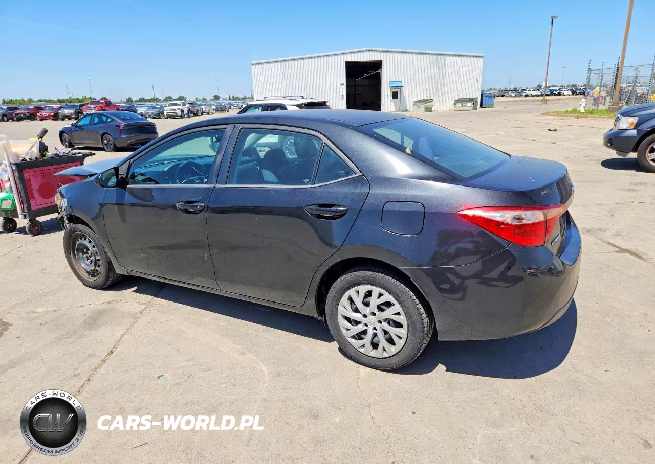 2017 Toyota Corolla Le VIN:5YFBURHE6HP702617 - 2