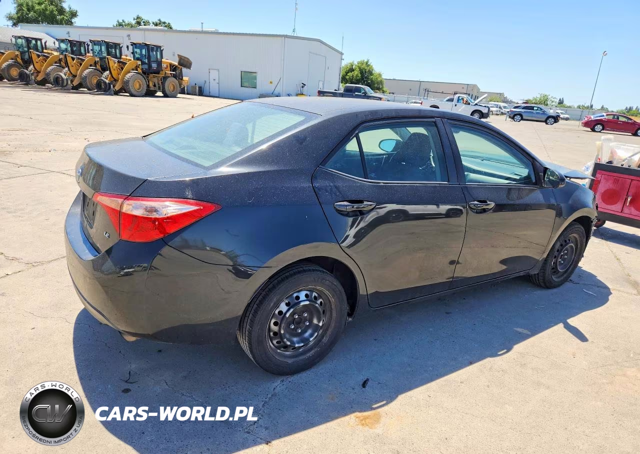 2017 Toyota Corolla Le VIN:5YFBURHE6HP702617 - 3