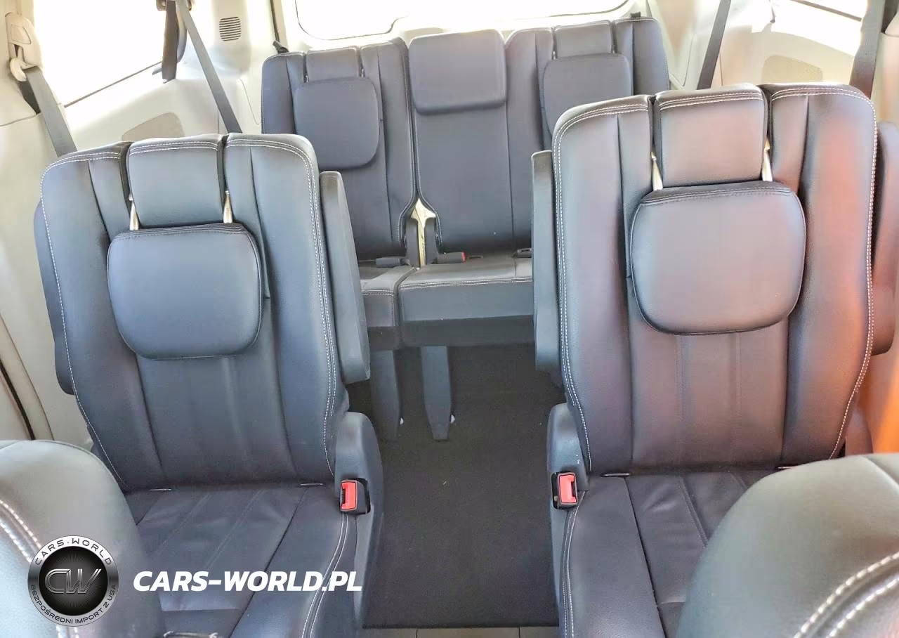 2013 Chrysler Town & Country Touring VIN:2C4RC1BGXDR745641 - 10